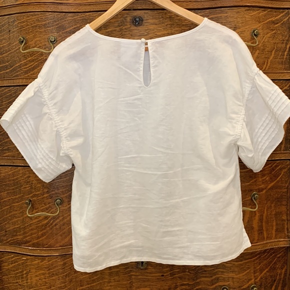Excellent used condition. White linen/cotton blend women’s top from GAP.Sz small - Picture 2 of 11